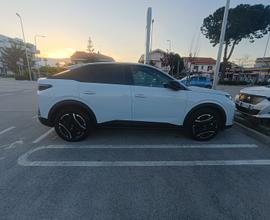 PEUGEOT e-3008