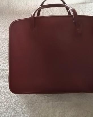 valigia in pelle rossa reataurata