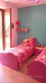 Cameretta fucsia e bianca