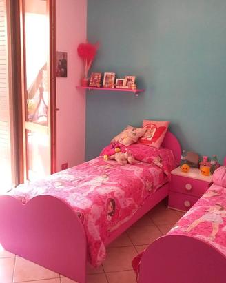 Cameretta fucsia e bianca
