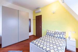 Stanza in appartamento di 187 m² a Milano