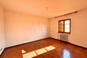 Appartamento di 115 m² con più di 5 locali e box a