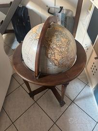 Mappamondo contenitore antico