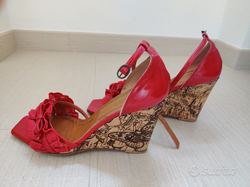 Sandali in vernice rossa