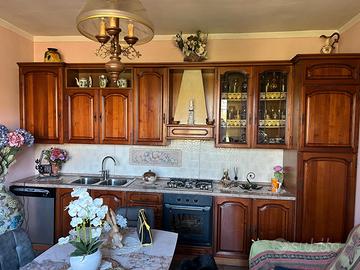 Cucina in legno massiccio