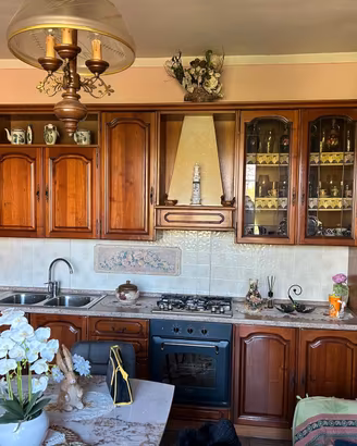 Cucina in legno massiccio