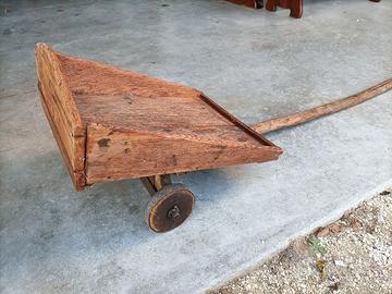 antico carretto in legno vintage