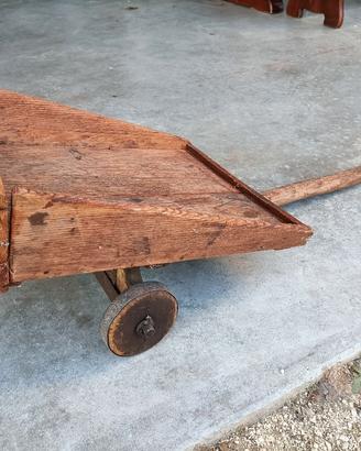 antico carretto in legno vintage