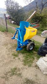 Attrezzatura agricola in blocco