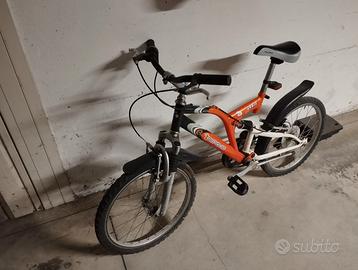 Mountain Bike ragazzi. bi-ammortizzata e marce