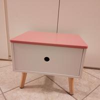 Comodino Montessori per bambina
