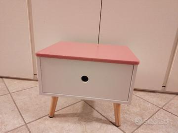 Comodino Montessori per bambina