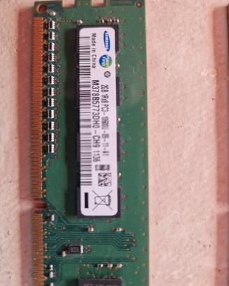2 banchi RAM DDR 3 Samsung da 2 Gb ciascuno 