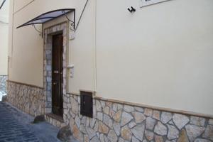 Casa ristrutturata con 2 ingressi e 4 piani