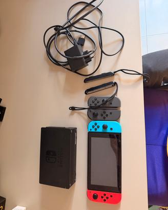 Nintendo Switch funzionante con 4 joycon
