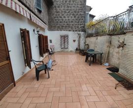 Ronciglione casa con giardino