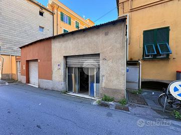 MAGAZZINO A GENOVA