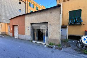 MAGAZZINO A GENOVA