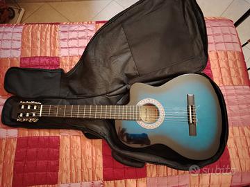 chitarra classica amplificata