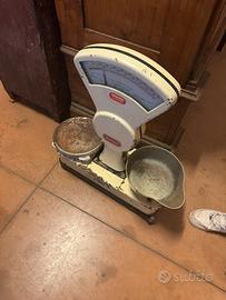 bilancia a 2 piatti da restaurare