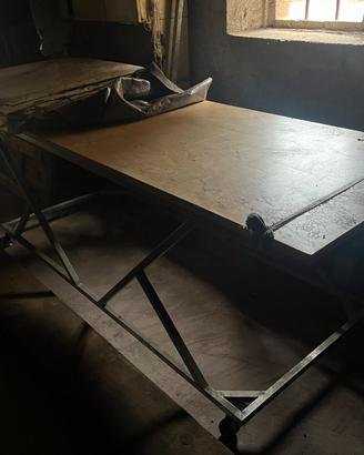 Tavolo da lavoro con ruote