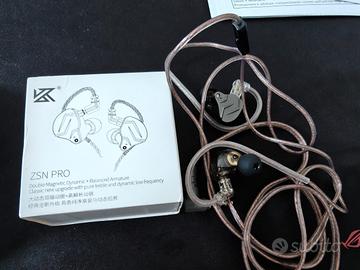 Cuffie in ear con 3 drivers e microfono
