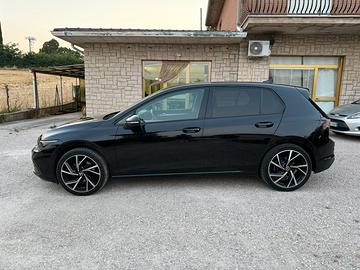 Volkswagen Golf 8 2.0 TDI 150cv