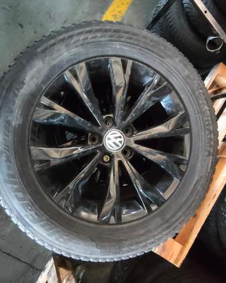 VOLKSWAGEN TIGUAN 2018 CERCHI & GOMME 215/65 R17