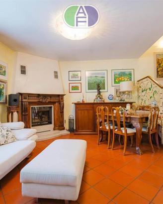Villetta a schiera di 200 m² con più di 5 locali e
