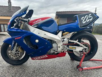 YAMAHA YZF 750 R