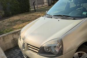 Auto clio 2” serie