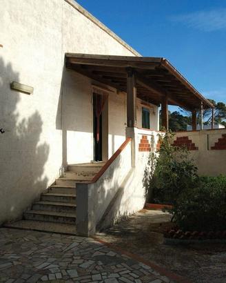 A Favignana, rustico con giardino