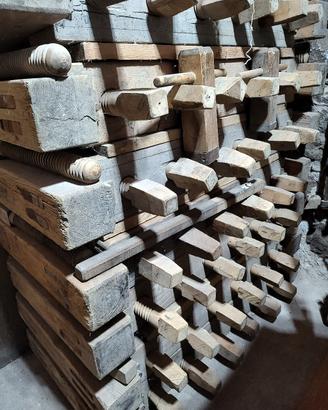 antica pressa in legno a vite 
