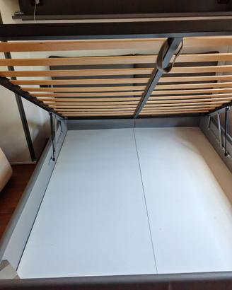 Letto contenitore con testiera