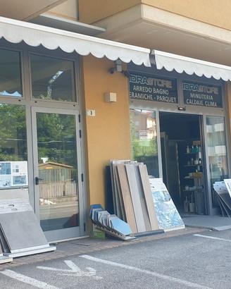 Locale commerciale 3 vetrine doppie