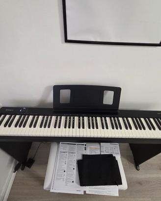 pianoforte digitale Roland FP10 con panchetta