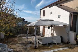 Villa unifamiliare con ampio giardino