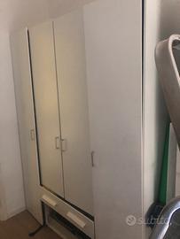 Armadio, scrivania, letto … Ikea