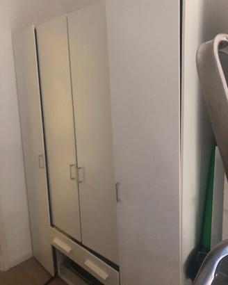 Armadio, scrivania, letto … Ikea