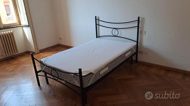 Letto IKEA 120x190  in metallo nero