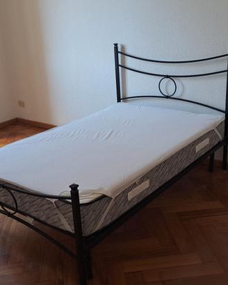 Letto IKEA 120x190  in metallo nero