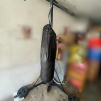 Sacco da boxe con supporto come nuovo