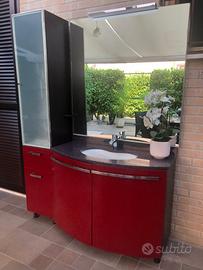 Mobile arredo bagno completo di lavabo e rubinetto