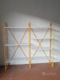 Scaffale da arredo in metallo