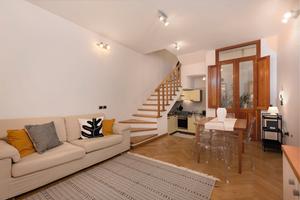 Indipendente con terrazza pressi Pzza Yenne