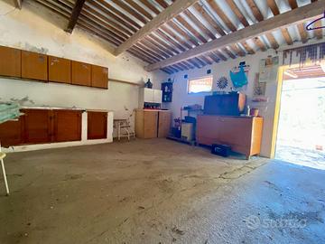 Terreno con CASA e ATTREZZI