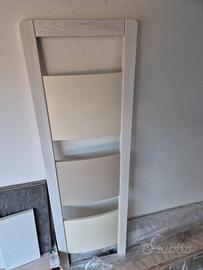 sponda in legno e scaletta letto a castello