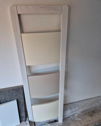 sponda in legno e scaletta letto a castello