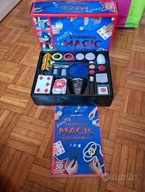 Gioco con trucchi di magia