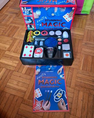 Gioco con trucchi di magia